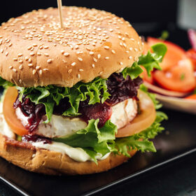 BAKED-GOAT-CHEESE-BURGER